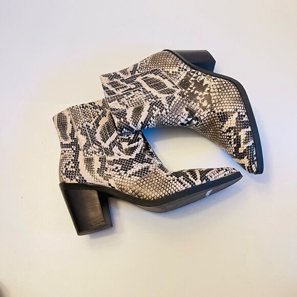 Blondo
Que Leather Waterproof Boots/Booties - Picture 5 of 5